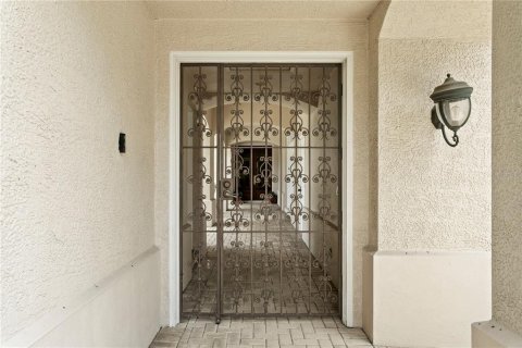 Casa en venta en Tampa, Florida, 5 dormitorios, 415.74 m2 № 2383562 - foto 5