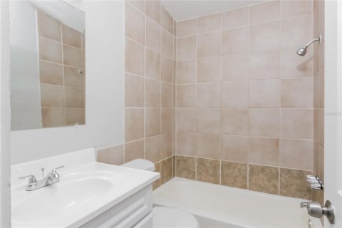 House in Sarasota, Florida 4 bedrooms, 125.33 sq.m. № 1905907 - photo 14