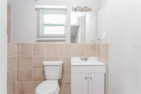 House in Sarasota, Florida 4 bedrooms, 125.33 sq.m. № 1905907 - photo 9