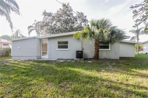 House in Sarasota, Florida 4 bedrooms, 125.33 sq.m. № 1905907 - photo 16