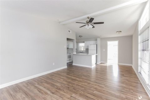 House in Sarasota, Florida 4 bedrooms, 125.33 sq.m. № 1905907 - photo 3