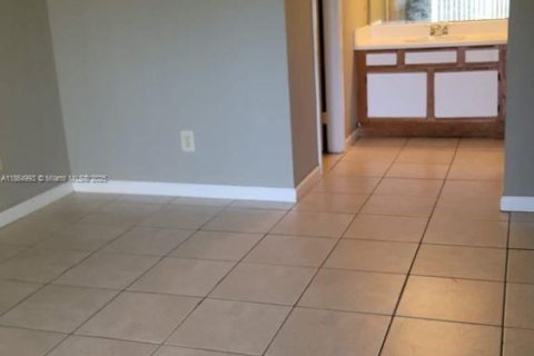 Condominio en venta en Miami, Florida, 2 dormitorios, 101.54 m2 № 1893242 - foto 14