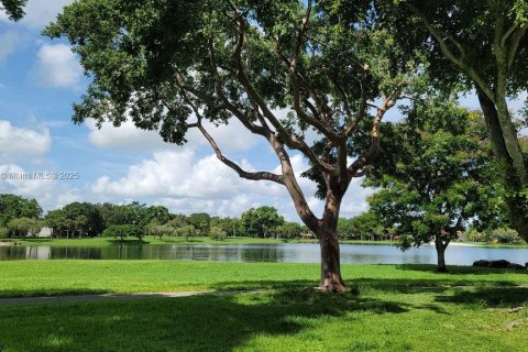 Condominio en venta en Miami, Florida, 2 dormitorios, 101.54 m2 № 1893242 - foto 4
