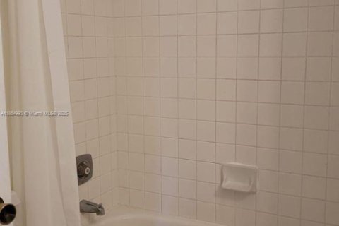 Condominio en venta en Miami, Florida, 2 dormitorios, 101.54 m2 № 1893242 - foto 16