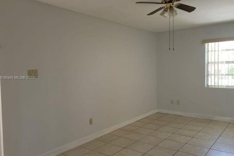 Condominio en venta en Miami, Florida, 2 dormitorios, 101.54 m2 № 1893242 - foto 11