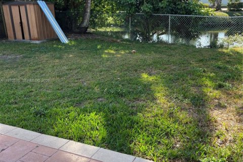 House in Miami, Florida 3 bedrooms, 118.54 sq.m. № 2031459 - photo 4