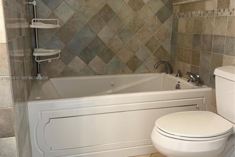 House in Miami, Florida 3 bedrooms, 118.54 sq.m. № 2031459 - photo 8