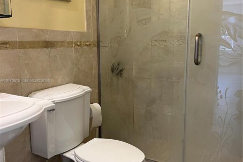 House in Miami, Florida 3 bedrooms, 118.54 sq.m. № 2031459 - photo 10