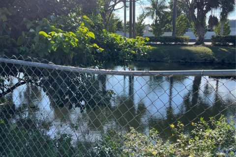 House in Miami, Florida 3 bedrooms, 118.54 sq.m. № 2031459 - photo 3