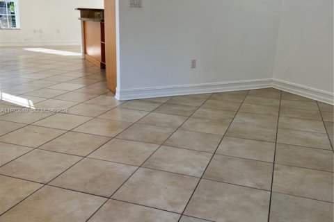 House in Miami, Florida 3 bedrooms, 118.54 sq.m. № 2031459 - photo 7