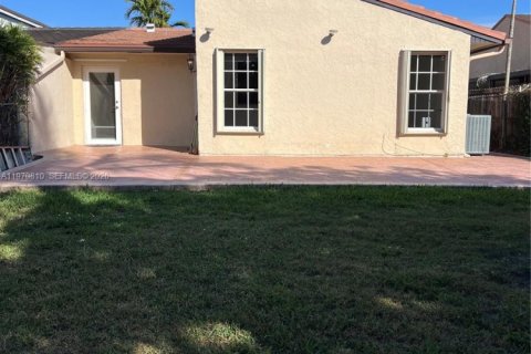 House in Miami, Florida 3 bedrooms, 118.54 sq.m. № 2031459 - photo 5