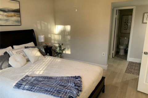Condominio en alquiler en Davie, Florida, 2 dormitorios, 128.67 m2 № 1943363 - foto 16
