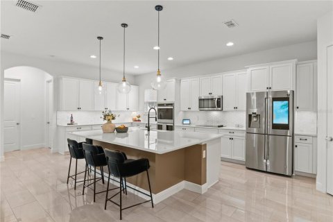 House in Winter Garden, Florida 6 bedrooms, 383.13 sq.m. № 1846852 - photo 13