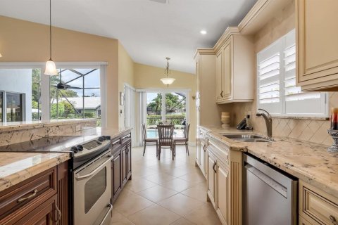 House in Boca Raton, Florida 2 bedrooms, 185.53 sq.m. № 2191601 - photo 12