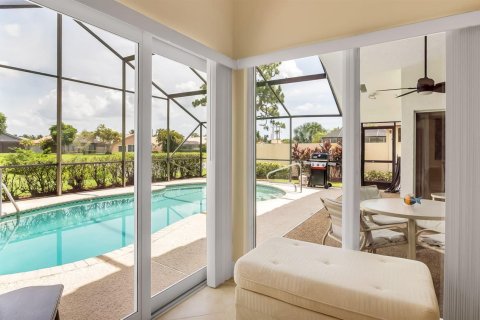 House in Boca Raton, Florida 2 bedrooms, 185.53 sq.m. № 2191601 - photo 21