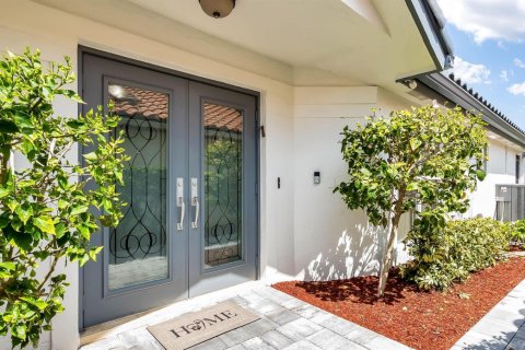 House in Boca Raton, Florida 2 bedrooms, 185.53 sq.m. № 2191601 - photo 4
