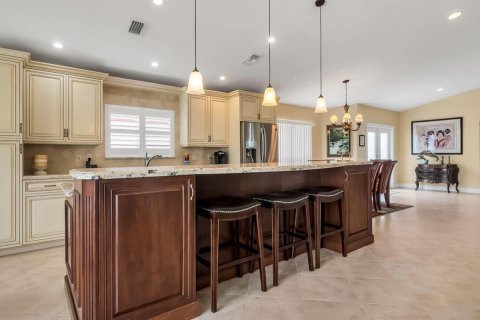 House in Boca Raton, Florida 2 bedrooms, 185.53 sq.m. № 2191601 - photo 13