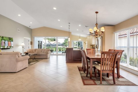 House in Boca Raton, Florida 2 bedrooms, 185.53 sq.m. № 2191601 - photo 6
