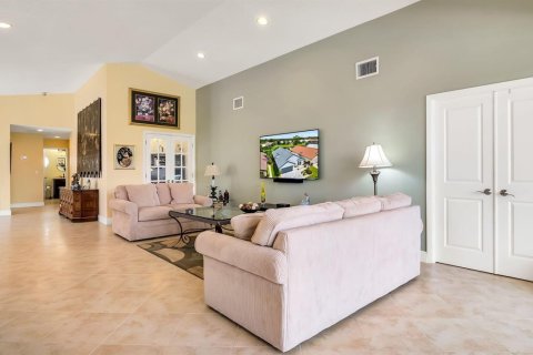House in Boca Raton, Florida 2 bedrooms, 185.53 sq.m. № 2191601 - photo 16