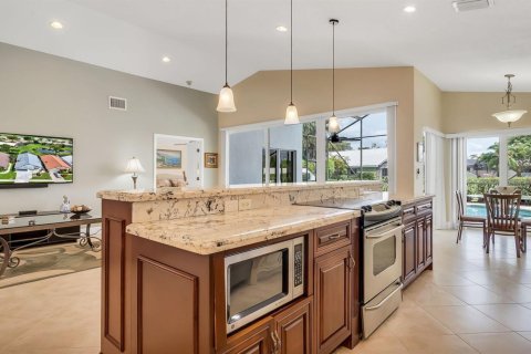 House in Boca Raton, Florida 2 bedrooms, 185.53 sq.m. № 2191601 - photo 9