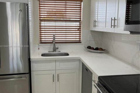 Copropriété à vendre à Sunrise, Floride: 1 chambre, 59.46 m2 № 2005551 - photo 5