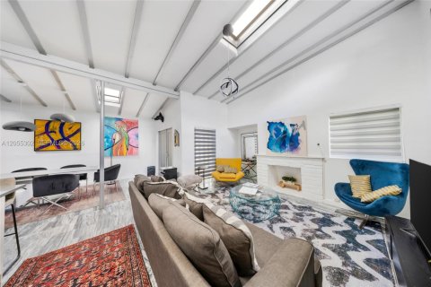 Купить виллу или дом в Майами, Флорида 4 спальни, 167.97м2, № 2189998 - фото 9
