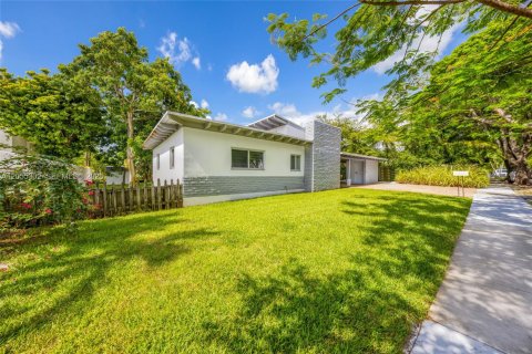 Купить виллу или дом в Майами, Флорида 4 спальни, 167.97м2, № 2189998 - фото 3