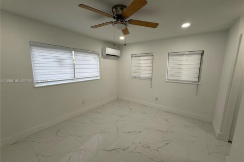 Villa ou maison à vendre à Miami Gardens, Floride: 4 chambres, 121.52 m2 № 2027791 - photo 12