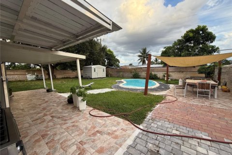 Villa ou maison à vendre à Miami Gardens, Floride: 4 chambres, 121.52 m2 № 2027791 - photo 15