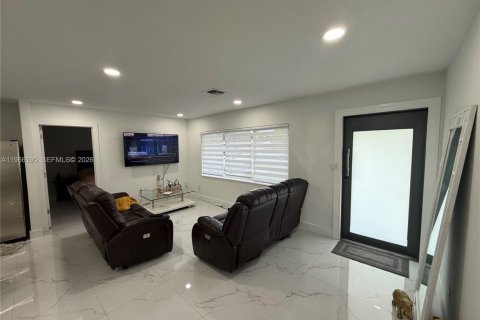 Villa ou maison à vendre à Miami Gardens, Floride: 4 chambres, 121.52 m2 № 2027791 - photo 6