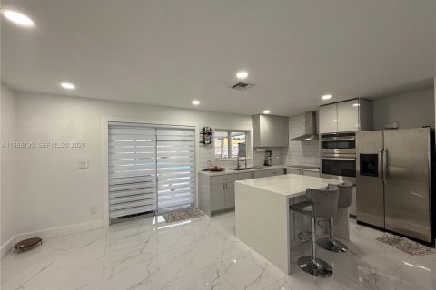 Villa ou maison à vendre à Miami Gardens, Floride: 4 chambres, 121.52 m2 № 2027791 - photo 4