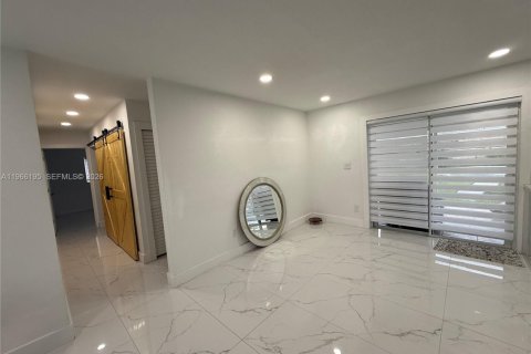 Villa ou maison à vendre à Miami Gardens, Floride: 4 chambres, 121.52 m2 № 2027791 - photo 3
