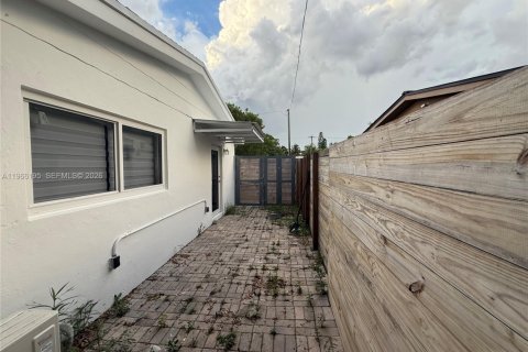 Villa ou maison à vendre à Miami Gardens, Floride: 4 chambres, 121.52 m2 № 2027791 - photo 17