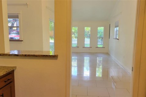 Casa en alquiler en Sarasota, Florida, 3 dormitorios, 149.85 m2 № 1551738 - foto 6