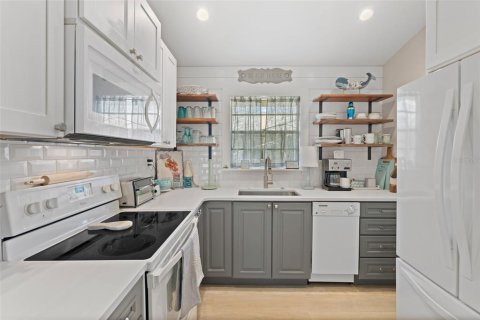 Propiedad comercial en venta en Bradenton Beach, Florida, 4 dormitorios, 156.26 m2 № 1884196 - foto 18