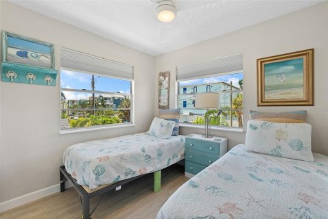 Propiedad comercial en venta en Bradenton Beach, Florida, 4 dormitorios, 156.26 m2 № 1884196 - foto 17