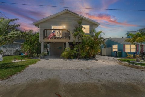 Propiedad comercial en venta en Bradenton Beach, Florida, 4 dormitorios, 156.26 m2 № 1884196 - foto 1