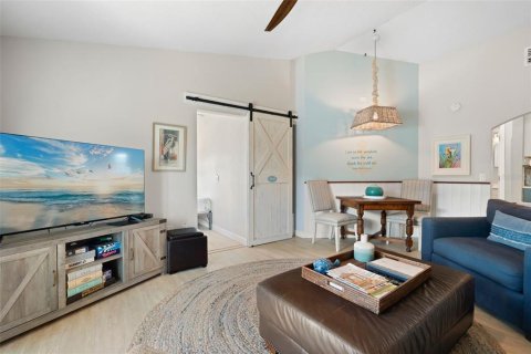 Propiedad comercial en venta en Bradenton Beach, Florida, 4 dormitorios, 156.26 m2 № 1884196 - foto 15