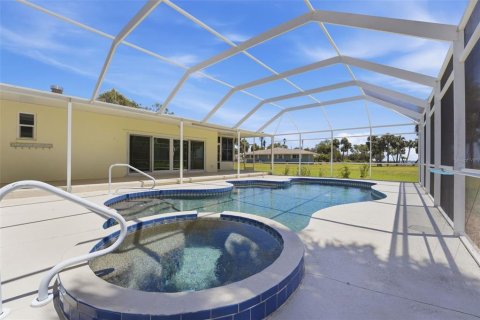 Villa ou maison à vendre à Englewood, Floride: 3 chambres, 220.36 m2 № 2438031 - photo 2