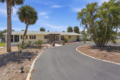 Villa ou maison à vendre à Englewood, Floride: 3 chambres, 220.36 m2 № 2438031 - photo 3