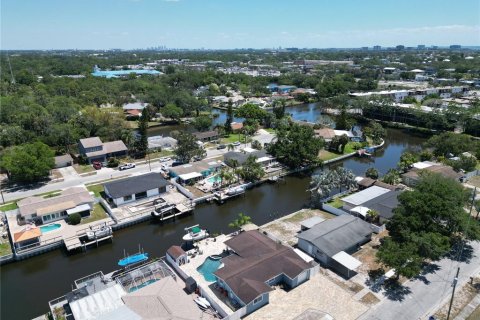 House in Tampa, Florida 3 bedrooms, 115.85 sq.m. № 1637577 - photo 21