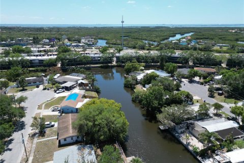 House in Tampa, Florida 3 bedrooms, 115.85 sq.m. № 1637577 - photo 19