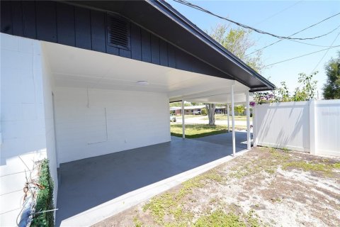 House in Tampa, Florida 3 bedrooms, 115.85 sq.m. № 1637577 - photo 10