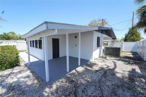 House in Tampa, Florida 3 bedrooms, 115.85 sq.m. № 1637577 - photo 11