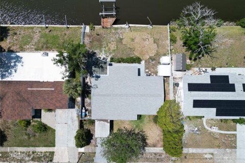 House in Tampa, Florida 3 bedrooms, 115.85 sq.m. № 1637577 - photo 14