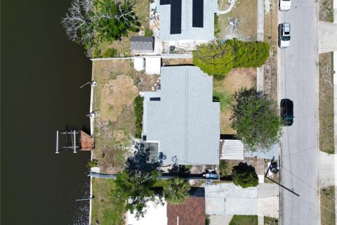 House in Tampa, Florida 3 bedrooms, 115.85 sq.m. № 1637577 - photo 15