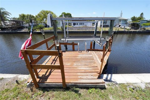 House in Tampa, Florida 3 bedrooms, 115.85 sq.m. № 1637577 - photo 27
