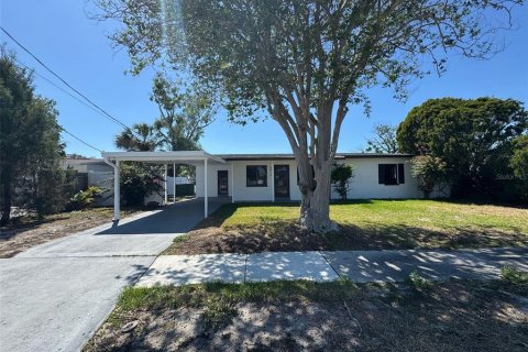 House in Tampa, Florida 3 bedrooms, 115.85 sq.m. № 1637577 - photo 1