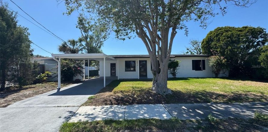 House in Tampa, Florida 3 bedrooms, 115.85 sq.m. № 1637577