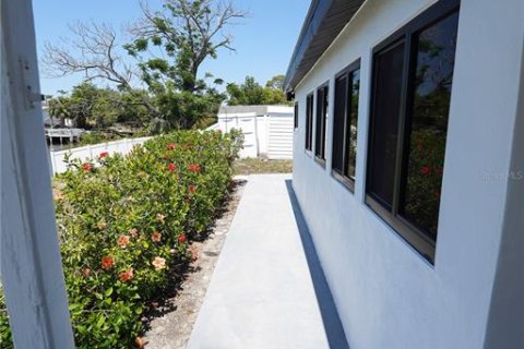 House in Tampa, Florida 3 bedrooms, 115.85 sq.m. № 1637577 - photo 13